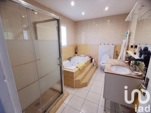 Maison d’architecte 8 pièces de 245 m² à Vedène (84270)