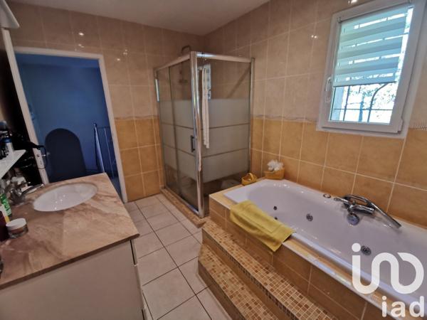 Maison d’architecte 8 pièces de 245 m² à Vedène (84270)