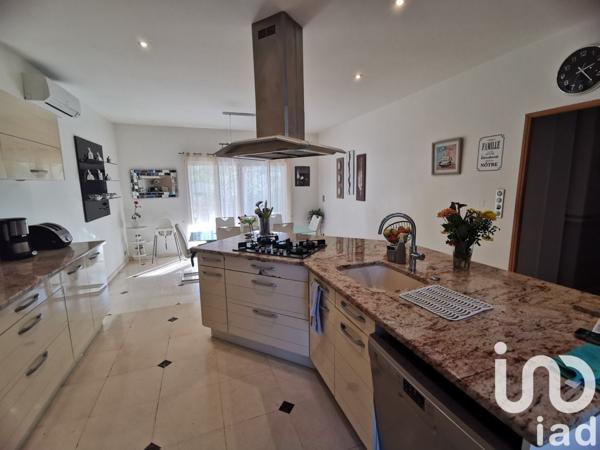 Maison d’architecte 8 pièces de 245 m² à Vedène (84270)