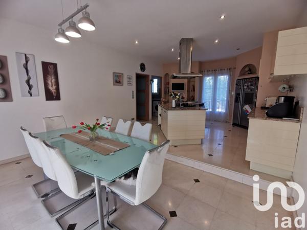 Maison d’architecte 8 pièces de 245 m² à Vedène (84270)