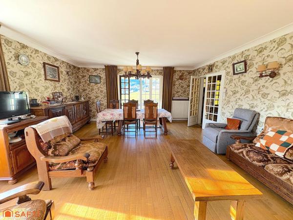 Belle maison indépendante avec grand terrain.