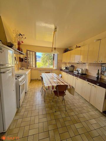 Belle maison indépendante avec grand terrain.