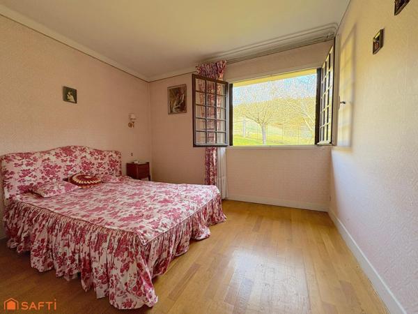 Belle maison indépendante avec grand terrain.