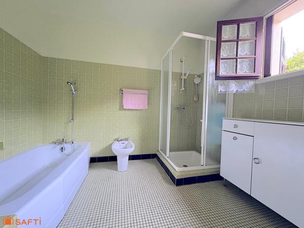 Belle maison indépendante avec grand terrain.