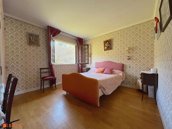 Belle maison indépendante avec grand terrain.