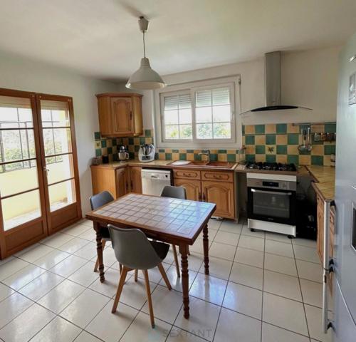 Maison sur sous-sol non enterré, 4 chambres, garage