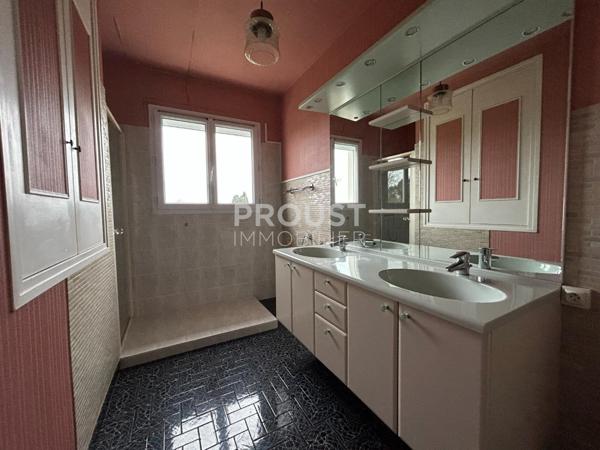 En exclusivité niort quartier surimeau, pavillon sur sous-sol 100m², 3 chambres, garage et jardin.