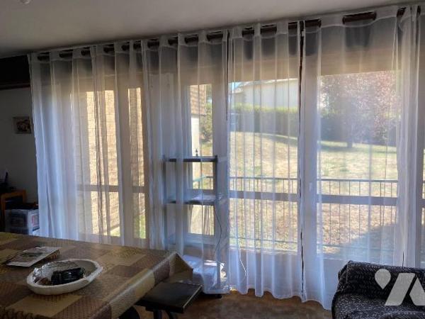 A vendre à Mauriac (CANTAL), dans une résidence bien entretenue, un appartement au rez de chaus...