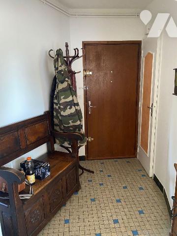 A vendre à Mauriac (CANTAL), dans une résidence bien entretenue, un appartement au rez de chaus...