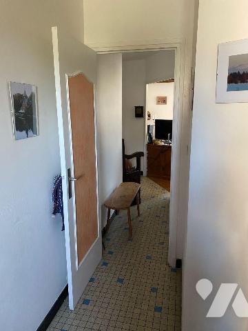 A vendre à Mauriac (CANTAL), dans une résidence bien entretenue, un appartement au rez de chaus...