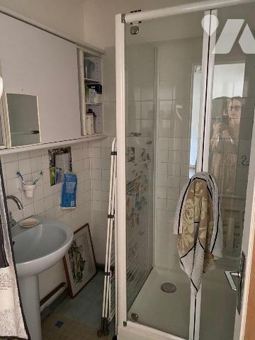 A vendre à Mauriac (CANTAL), dans une résidence bien entretenue, un appartement au rez de chaus...