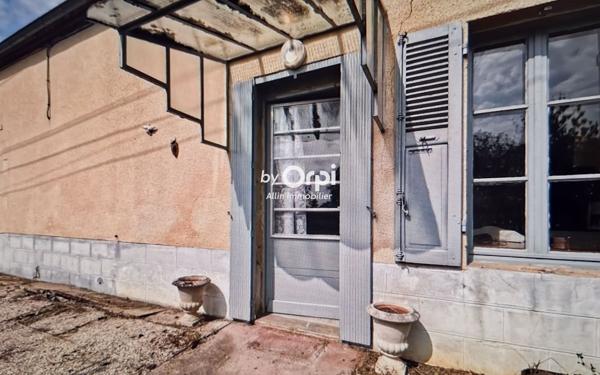 Maison à vendre    2 pièces •  Villefranche-d'Allier
