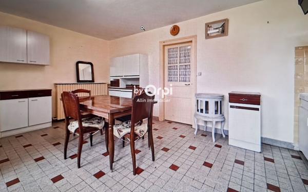 Maison à vendre    2 pièces •  Villefranche-d'Allier