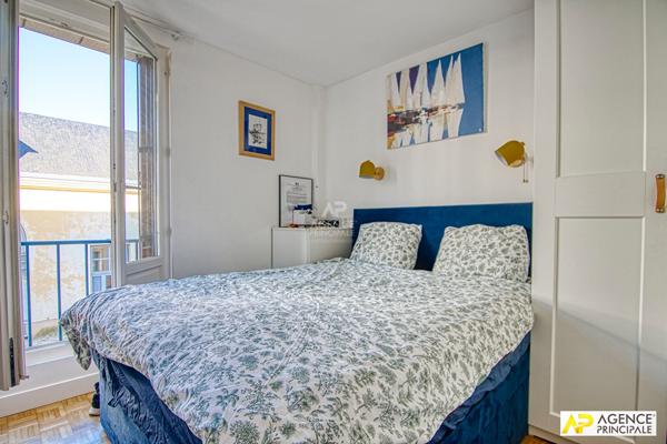 Versailles Saint-Louis Appartement 4 pièces de 86m² carrez situé au 1er étage avec ascenseur €675 000 ** - Référence 26672