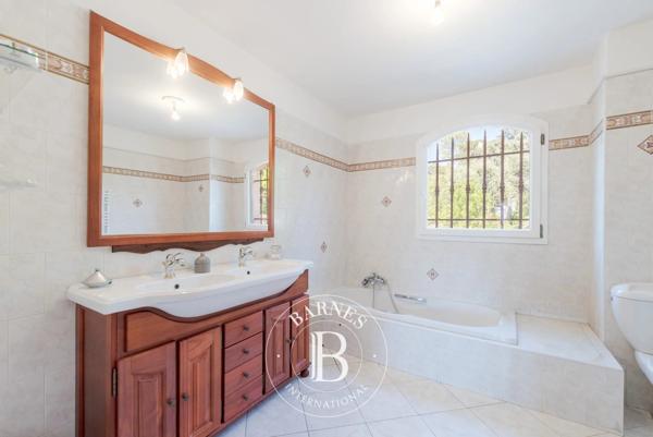 Valbonne, Villa 6 Chambres -  310 m² à vendre
