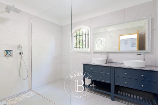 Valbonne, Villa 6 Chambres -  310 m² à vendre