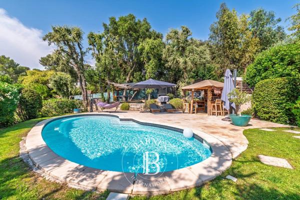 Valbonne, Villa 6 Chambres -  310 m² à vendre