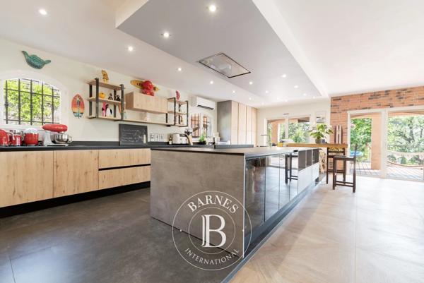 Valbonne, Villa 6 Chambres -  310 m² à vendre