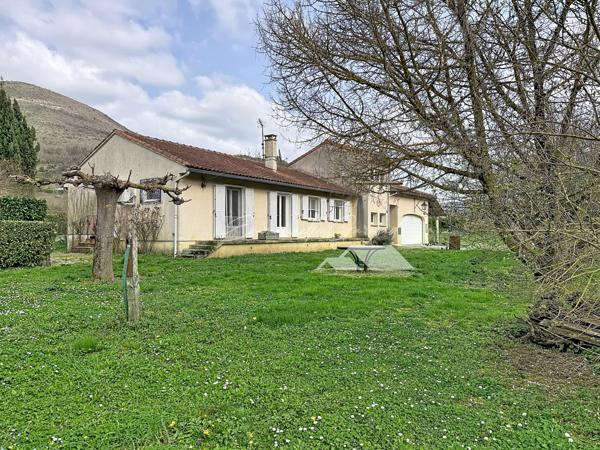 Versols-et-Lapeyre (12400) Maison familiale avec garage et grand jardin // Plain-pied