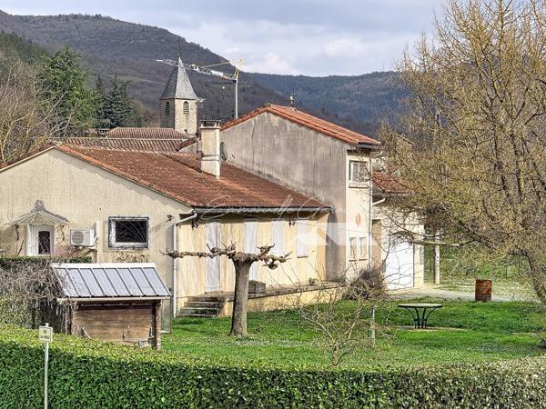 Versols-et-Lapeyre (12400) Maison familiale avec garage et grand jardin // Plain-pied