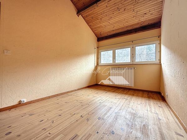 Versols-et-Lapeyre (12400) Maison familiale avec garage et grand jardin // Plain-pied