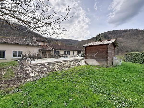 Versols-et-Lapeyre (12400) Maison familiale avec garage et grand jardin // Plain-pied