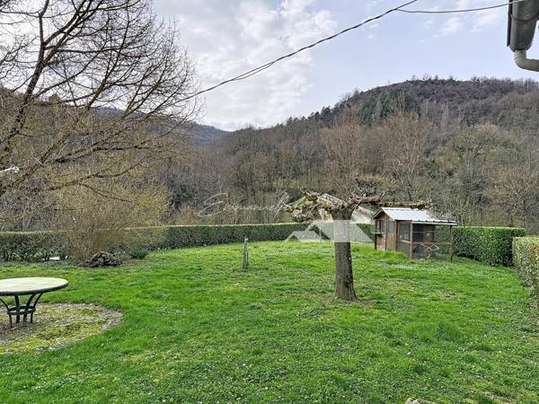 Versols-et-Lapeyre (12400) Maison familiale avec garage et grand jardin // Plain-pied