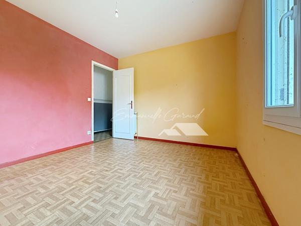 Versols-et-Lapeyre (12400) Maison familiale avec garage et grand jardin // Plain-pied