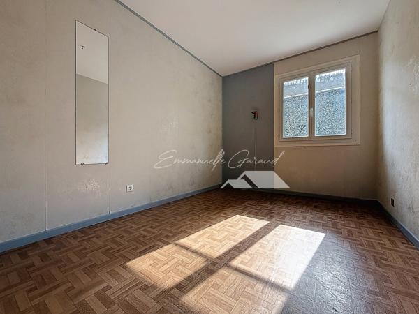 Versols-et-Lapeyre (12400) Maison familiale avec garage et grand jardin // Plain-pied