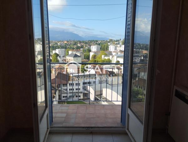 Voiron, Appartement T4 de 66,51 m² loi carrez au dernier étage à rénover.