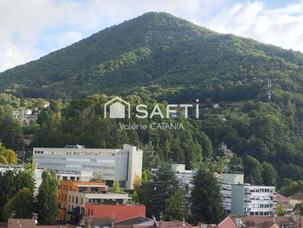 Voiron, Appartement T4 de 66,51 m² loi carrez au dernier étage à rénover.