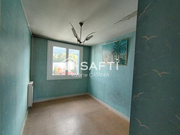 Voiron, Appartement T4 de 66,51 m² loi carrez au dernier étage à rénover.