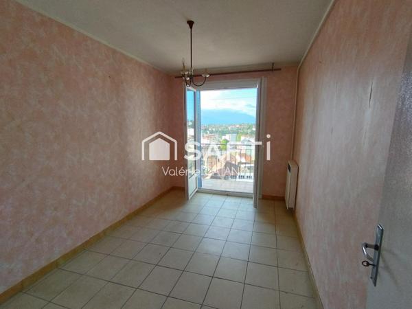 Voiron, Appartement T4 de 66,51 m² loi carrez au dernier étage à rénover.