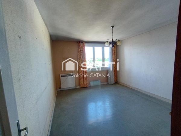 Voiron, Appartement T4 de 66,51 m² loi carrez au dernier étage à rénover.