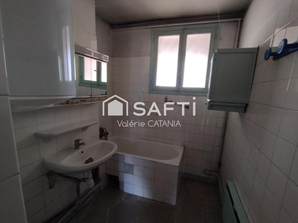 Voiron, Appartement T4 de 66,51 m² loi carrez au dernier étage à rénover.