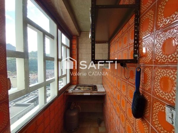 Voiron, Appartement T4 de 66,51 m² loi carrez au dernier étage à rénover.