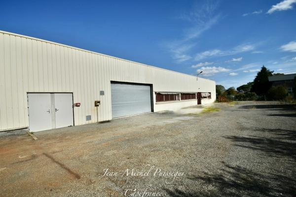 A louer à SAINT GAUDENS (31), Local Commercial et Industiel de 2400m2 Terrain de 3880m2