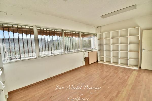 A louer à SAINT GAUDENS (31), Local Commercial et Industiel de 2400m2 Terrain de 3880m2