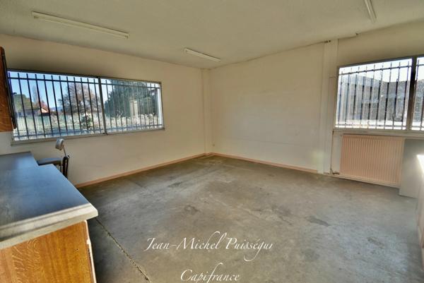 A louer à SAINT GAUDENS (31), Local Commercial et Industiel de 2400m2 Terrain de 3880m2
