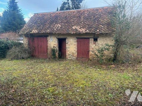 MAISON A VENDRE BAUGE EN ANJOU
Maison ancienne située centre de VAULANDRY.
Maison comprenant ...