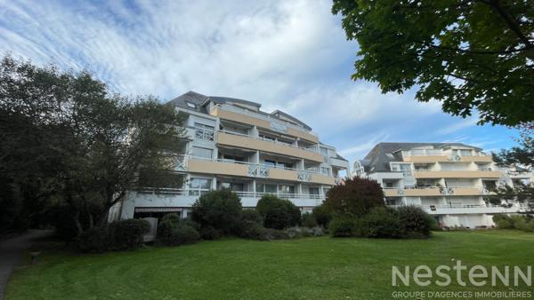 Confort et emplacement ideal : grand T4 avec terrasse ensoleillee, garage et cave a Auray