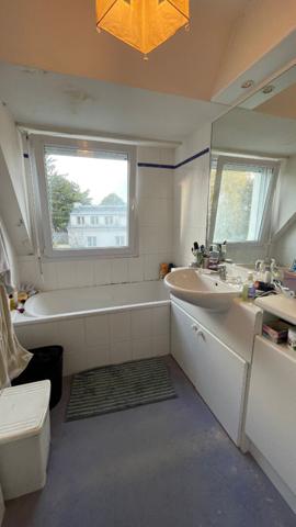 Confort et emplacement ideal : grand T4 avec terrasse ensoleillee, garage et cave a Auray