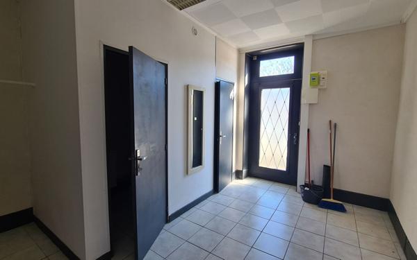 Immeuble à vendre    2 pièces • 165 m2 Domérat