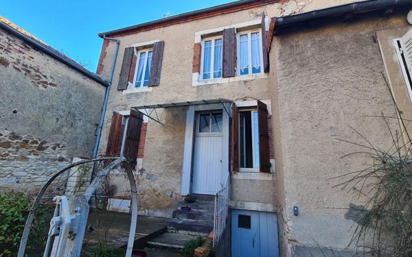 Immeuble à vendre    2 pièces • 165 m2 Domérat
