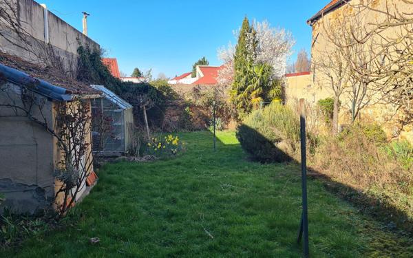 Immeuble à vendre    2 pièces • 165 m2 Domérat