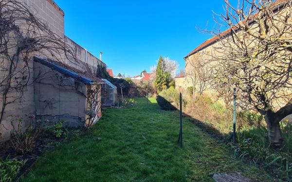 Immeuble à vendre    2 pièces • 165 m2 Domérat