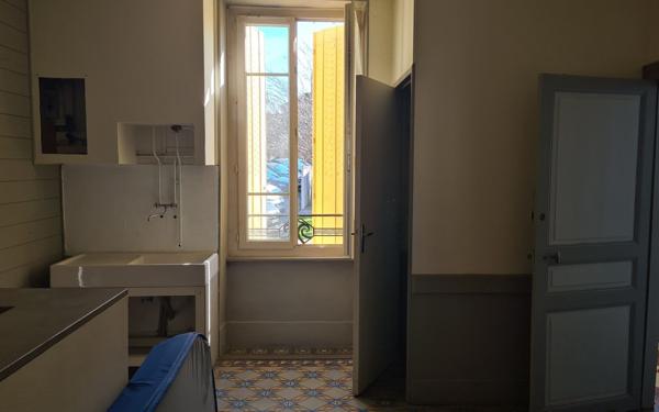 Immeuble à vendre    2 pièces • 165 m2 Domérat