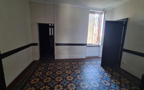 Immeuble à vendre    2 pièces • 165 m2 Domérat