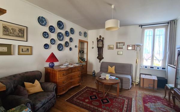 Immeuble à vendre    2 pièces • 165 m2 Domérat