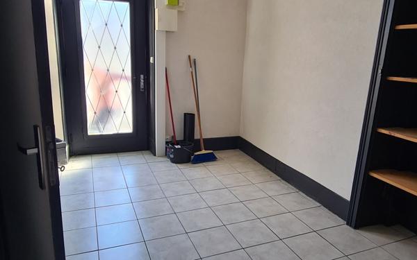 Immeuble à vendre    2 pièces • 165 m2 Domérat